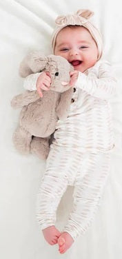 baby with jellycat